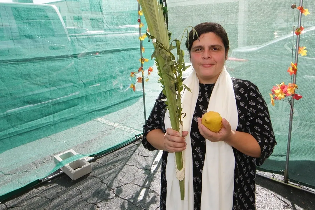 A woman holding an apple and a leaf.